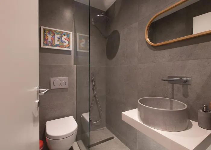 Deluxe 2-bedroom In The Heart Of *