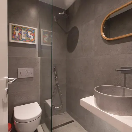 Deluxe 2-bedroom In The Heart Of *