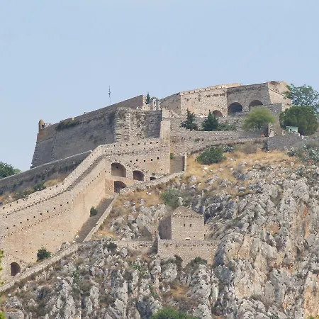 Deluxe 2-bedroom In The Heart Of *